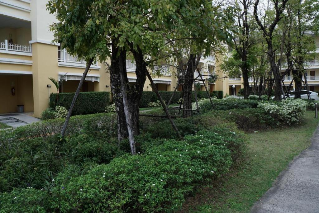 The One Residence Hotel Бангкок Экстерьер фото