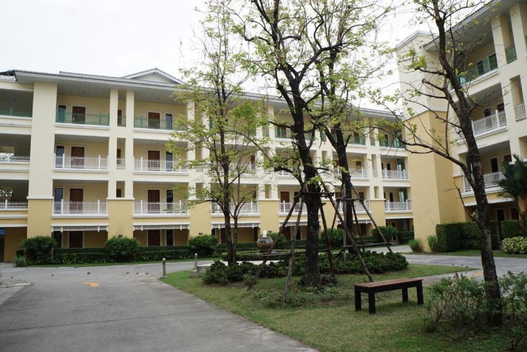 The One Residence Hotel Бангкок Экстерьер фото