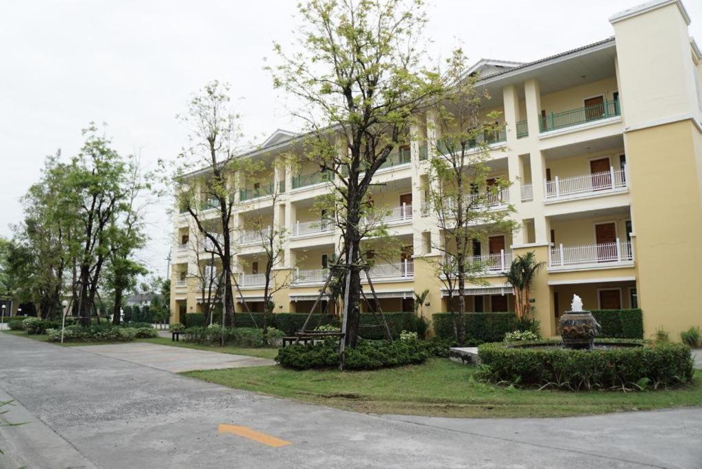 The One Residence Hotel Бангкок Экстерьер фото