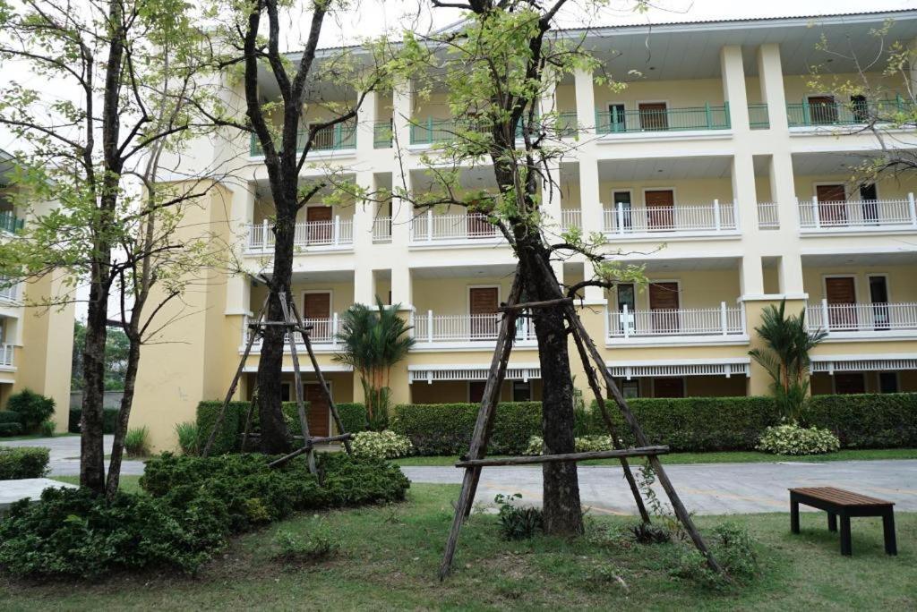 The One Residence Hotel Бангкок Экстерьер фото