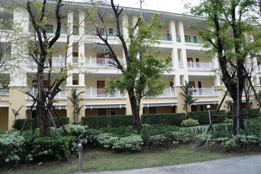The One Residence Hotel Бангкок Экстерьер фото