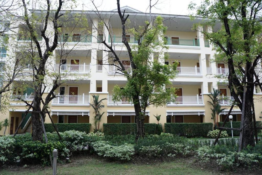 The One Residence Hotel Бангкок Экстерьер фото