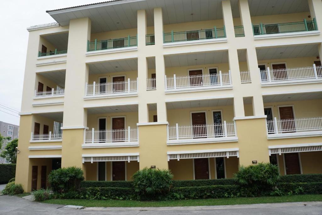 The One Residence Hotel Бангкок Экстерьер фото