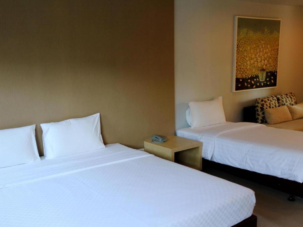 The One Residence Hotel Бангкок Экстерьер фото