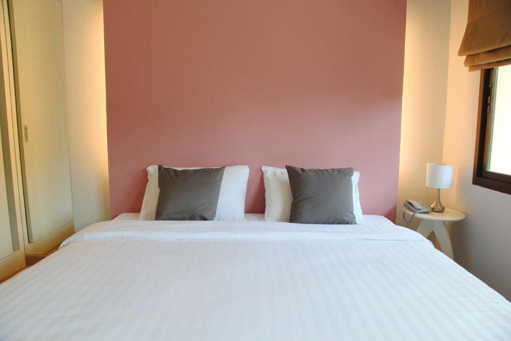The One Residence Hotel Бангкок Номер фото
